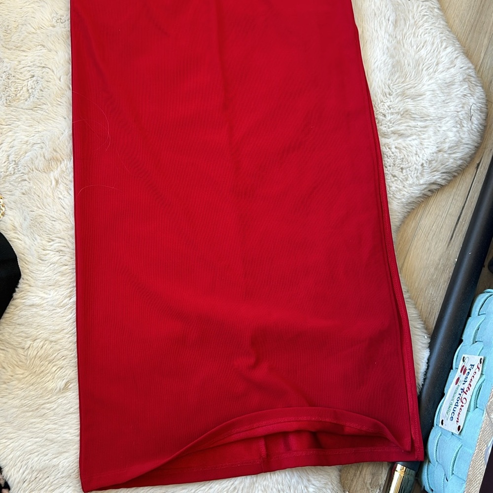 RED LONG DRESS - Picture 2 of 3